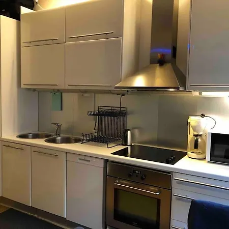 Stylish Spacious Near Centre By The Sea Apartmán