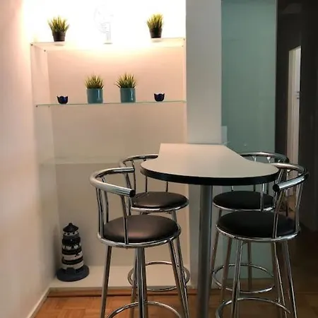 Stylish Spacious Near Centre By The Sea