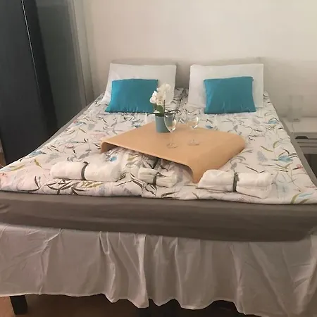 Stylish Spacious Near Centre By The Sea *