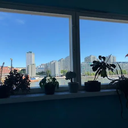 Stylish Spacious Near Centre By The Sea