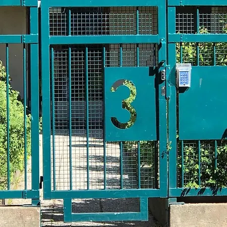 Stylish Spacious Near Centre By The Sea Apartmán