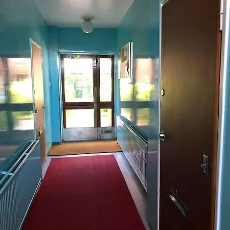 Huoneisto Stylish Spacious Near Centre By The Sea